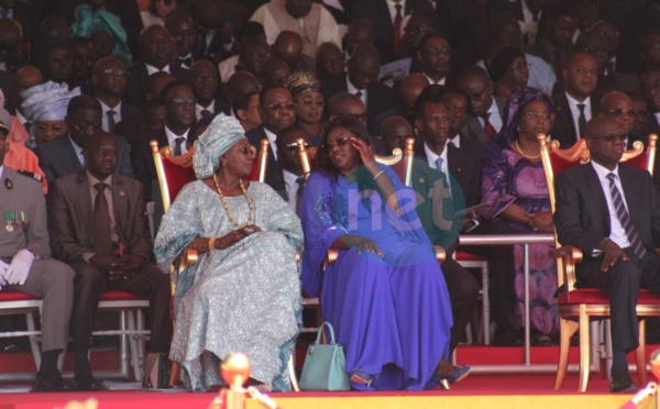 Photos-Marième Faye Sall et Aminata Tall très complices au défilé du 4 avril