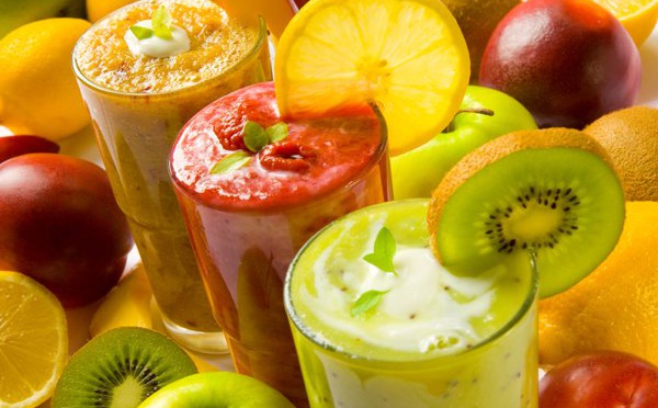 Ne jetez plus jamais vos fruits trop mûrs, recyclez-les ! Voici 10 idées de recettes pour faire des économies !