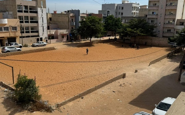 ERECTION DE L’UNIQUE TERRAIN DE FOOTBALL DE LA ZONE DE CAPTAGE, EN POSTE DE SANTE  (GRAND YOFF)