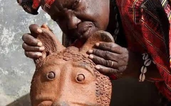 Décès de la sculptrice Awa Seyni Camara : Le ministère de la Culture salue la mémoire d'une artiste "authentique et intègre"