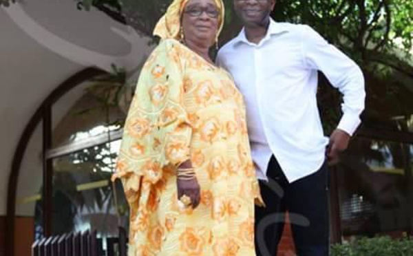 Youssou Ndour en compagnie de sa maman, Adjaratou Ndèye Sokhna Mboup