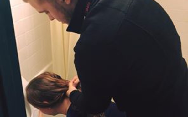 La fiancée de cet homme grossit car elle est enceinte. Ce qu’il lui répond a troublé des dizaines de milliers d’internautes!