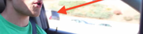 Ce gars le double sur l’autoroute et il n’en croit pas ses yeux. Le résultat est un succès mondial !