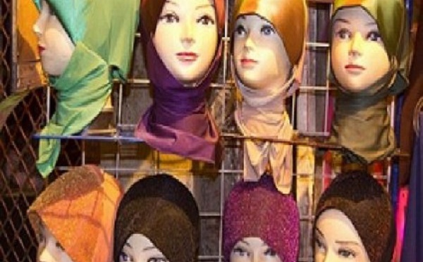 Iran: arrêtés pour avoir publié des photos de mannequins non voilées