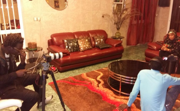 Le réalisateur Papis Niang Art bi mangeman  décroche une interview exclusive de Kiné Diouf Diaga la maman de Wally seck