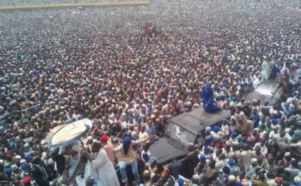 Photos - Nigéria : Plus de 5 millions de talibés de Baye Niass prennent d’assaut un stade