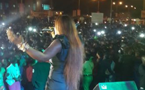 Titi met le feu en Gambie : Revivez l’événement en images !