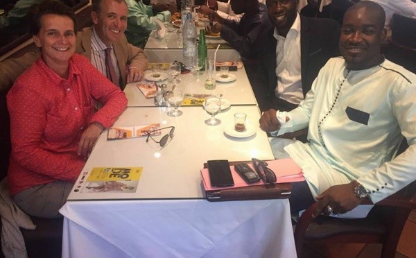 Un agréable déjeuner avec le consul général de la France au Sénégal, Olivier Serot Almeras et sa femme Irene.