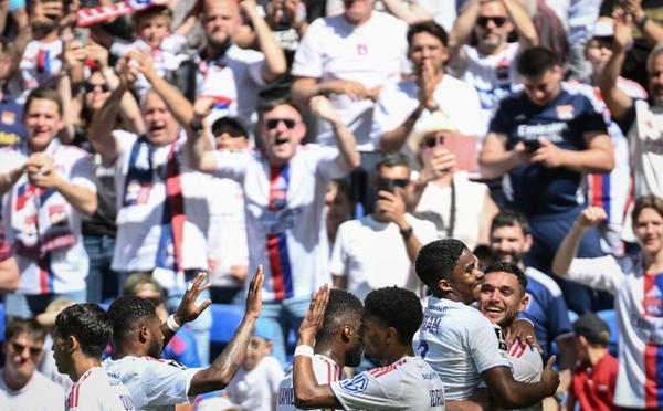Olympique Lyonnais s’impose face à AJ Auxerre et reste en course pour la Ligue des champions