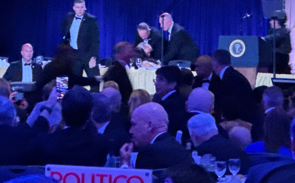 Tirs au dîner de la Maison Blanche : Donald Trump évacué en urgence