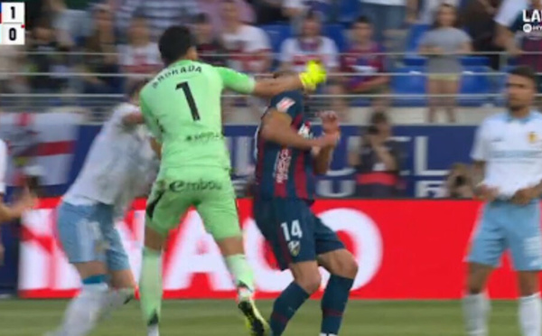 Espagne : un gardien pète les plombs et assène un coup de poing en plein match