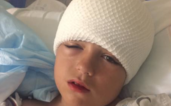 Un enfant de 10 ans frôle la mort après avoir roulé sans casque à vélo