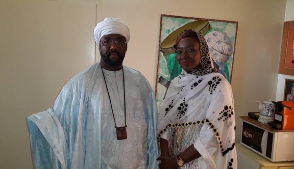 Cherif Cheikh Sidyl Khairy Ibn Boun Nana Aidara visite les studios de "Fem FM"