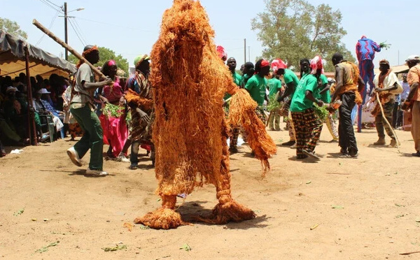 Ziguinchor : le préfet serre la vis, les sorties nocturnes du Kankourang et du Diambadong interdites