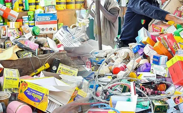 Kédougou : des médicaments de contrebande d'une valeur de plus de 6,3 millions FCFA saisis, un convoyeur arrêté