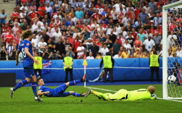 Vous ne serez jamais aussi heureux que ce commentateur de foot islandais