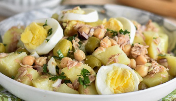 Salade portugaise au thon et pois chiche