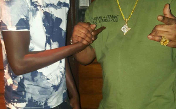 Le rappeur Bai BABU en tournée au État unis pose avec le géant de la musique Américaine Busta rhymes