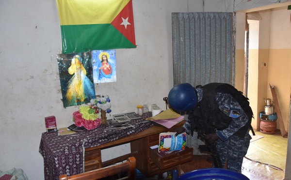 Ziguinchor : la gendarmerie démantèle le siège du MFDC et interpelle 28 individus, des drapeaux et des documents saisis