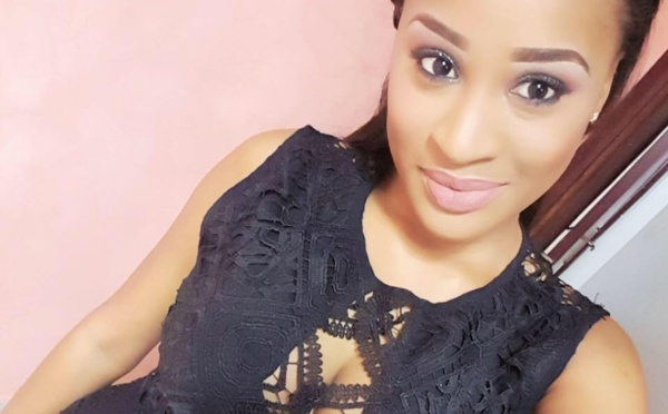 Esther Ndiaye en mode selfie…