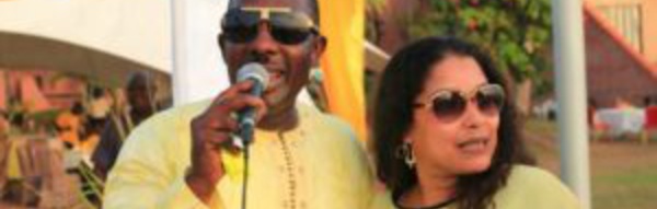 Aida Coulibaly, en compagnie du "jumeau" de son mari