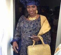 L’une des épouses d’Aly Ngouille Ndiaye, une grande dame au “Tagualou” flamboyant L’une des épouses d’Aly Ngouille Ndiaye, une grande dame au “Tagualou” flamboyant