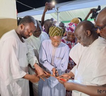 Le Khalife Cheikh Mahi Niasse bénit Khadim Bâ, DG de Locafrique, pour la signature de protocole et une inauguration au marché de Kaolack