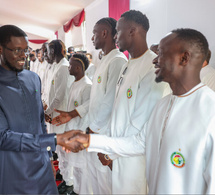 Photos / Palais de la République : Le président de la République, Bassirou Diomaye Faye, a procédé à la remise officielle du drapeau national à nos vaillants "Lions", cet après-midi