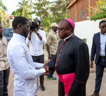 Photos / Veille de la fête de la Nativité : Le président de la République a effectué une visite de courtoisie à l’évêque de Ziguinchor, Jean-Baptiste Valter Manga