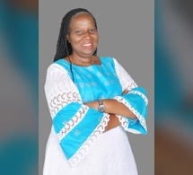 Pauline Mvélé Nambané : caméra en main, poing levé
