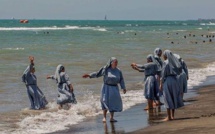 Italie : Un imam fait polémique en diffusant une photo de religieuses à la plage