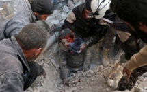 7 photos : Âmes sensibles s'abstenir : un enfant détérré des décombres tout en sang en Syrie, regardez