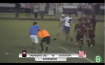 Vidéo-Chaos total après un penalty "oublié", l'arbitre agressé 