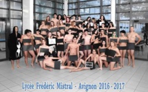 Ils ont eu le culot de faire leur photo de classe nus