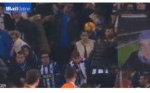 Vidéo: Quand une spectatrice prend le ballon en pleine têteQuand une spectatrice prend le ballon en pleine tête
