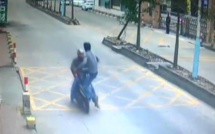 Vidéo: Ne jamais voler le téléphone d'un pro du Kung-fu...