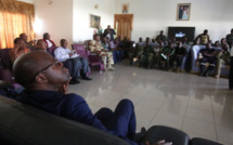 Vidéo: fin des pourparlers en Côte d’Ivoire : les mutins s’engagent auprès du ministre de la défense à lever les barrages et à regagner les casernes