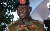 Manifestations de joie à Banjul pour l'investiture du président Barrow: le chef de l'armée se joint à la liesse