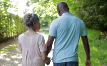 Pourquoi les hommes préfèrent-ils les femmes plus jeunes?