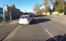 Vidéo-Insolite: Un automobiliste fait un doigt à un motard, qui va finir par se venger