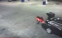 VIDÉO: Regardez, en plein enlèvement, elle s’échappe du coffre de la voiture de son ravisseur