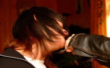 Ivre, il frappe son épouse en présence de leur enfant de 6 mois