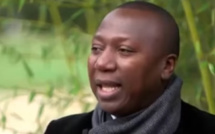 Vidéo: Un Béninois né au Sénégal invente un robot pour opérer le cerveau