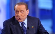 Le sulfureux Silvio Berlusconi insinue que Brigitte Macron est la «jolie maman» du président français