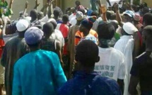 Gambie : Les habitants de Kanilai devant l’hôpital de Banjul pour exiger le corps de l’un des leurs