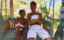 Cristiano Ronaldo pose avec ses trois enfants 