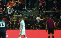 Vidéo-France: Une barrière s'effondre pendant le match de foot Amiens-Lille, 29 blessés dont 5 graves