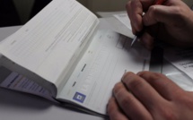 Usage de chèques volés, faux et usage de faux en écriture bancaire, complicité : M. L et A. C risquent respectivement, des peines de 7 à 10 ans ferme