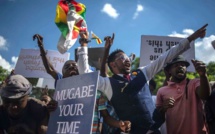 Vidéo-Zimbabwe : Liesse populaire dans les rues de Harare après la démission de Robert Mugabe