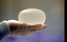 Santé: Les implants mammaires liés à un risque accru de cancer rare